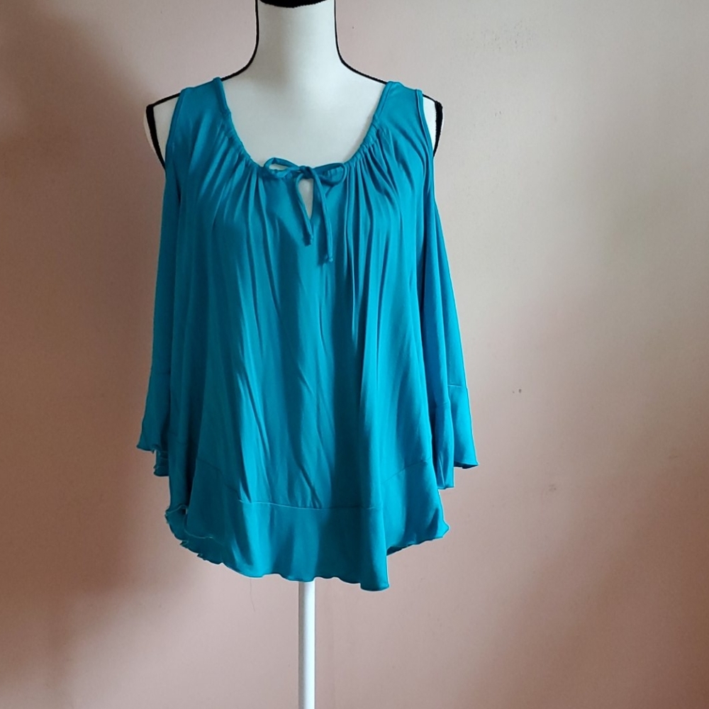 Cold shoulder top